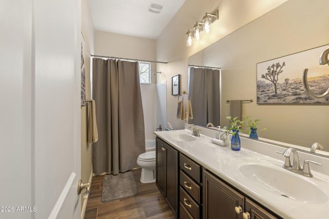 909 W SPUR Drive, Phoenix, AZ 85085