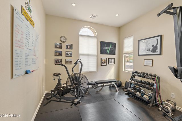 909 W SPUR Drive, Phoenix, AZ 85085