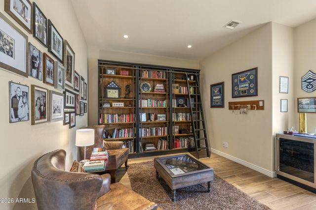 909 W SPUR Drive, Phoenix, AZ 85085