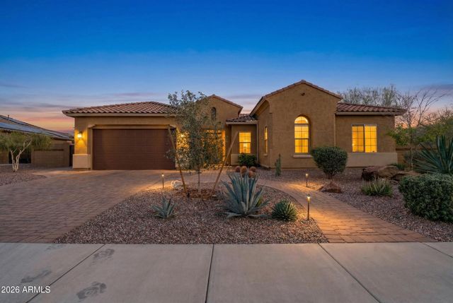 909 W SPUR Drive, Phoenix, AZ 85085