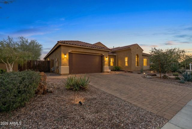 909 W SPUR Drive, Phoenix, AZ 85085