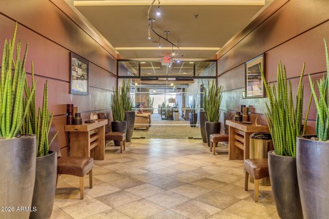 909 W SPUR Drive, Phoenix, AZ 85085