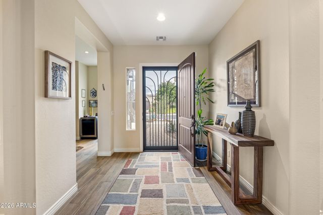 909 W SPUR Drive, Phoenix, AZ 85085