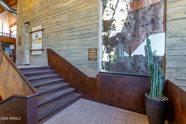 909 W SPUR Drive, Phoenix, AZ 85085