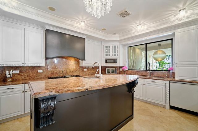 3300 NE 171st St, North Miami Beach, FL 33160