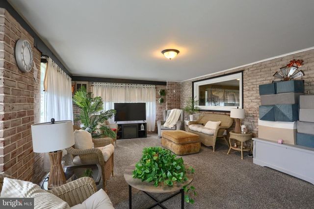 101 OAK DR, Camp Hill, PA 17011
