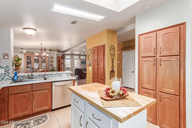 3301 S GOLDFIELD Road 4020, Apache Junction, AZ 85119