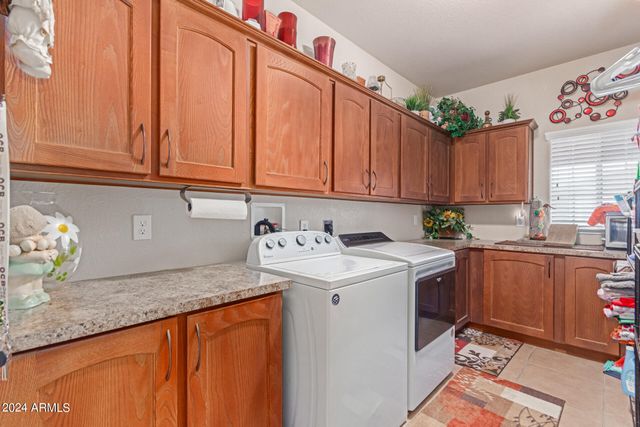 3301 S GOLDFIELD Road 4020, Apache Junction, AZ 85119