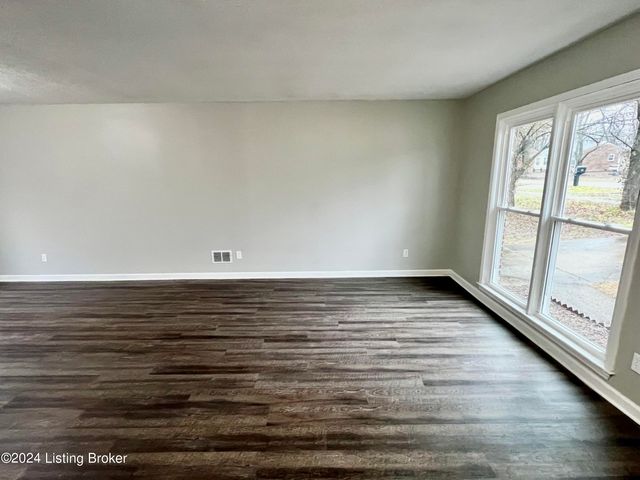 11409 Deham Dr, Louisville, KY 40241