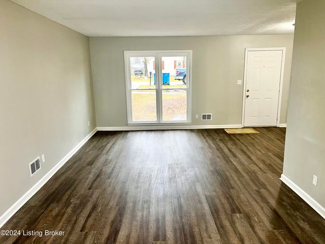 11409 Deham Dr, Louisville, KY 40241