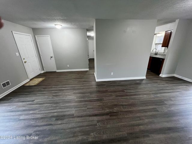 11409 Deham Dr, Louisville, KY 40241