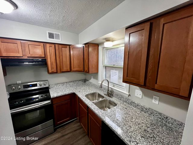 11409 Deham Dr, Louisville, KY 40241