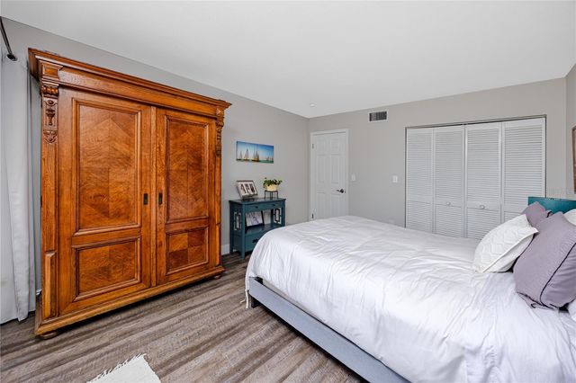 7530 SUNSHINE SKYWAY LANE S 115, St Petersburg, FL 33711