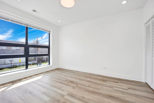 4350 W Lawrence Avenue 403, Chicago, IL 60630
