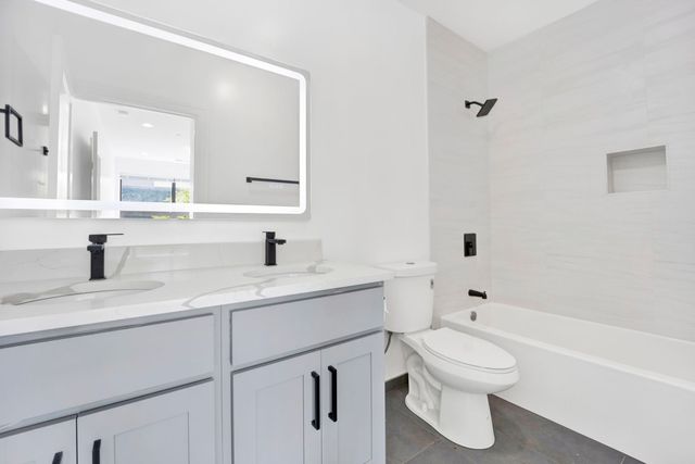 4350 W Lawrence Avenue 403, Chicago, IL 60630