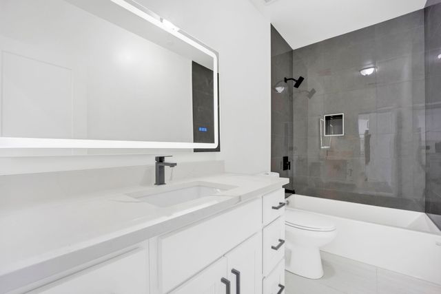 4350 W Lawrence Avenue 403, Chicago, IL 60630
