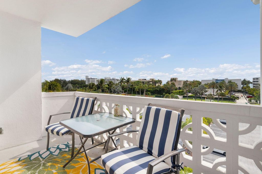 Image 15 of property listing at 2840 S Ocean 5110 Boulevard 511, Palm Beach, FL 33480