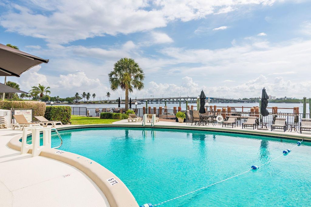Image 16 of property listing at 2840 S Ocean 5110 Boulevard 511, Palm Beach, FL 33480