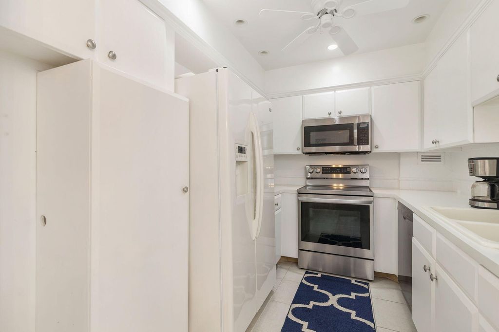 Image 9 of property listing at 2840 S Ocean 5110 Boulevard 511, Palm Beach, FL 33480
