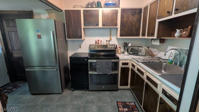 31 Hewitt Rd, West Milford Twp., NJ 07421