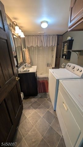 31 Hewitt Rd, West Milford Twp., NJ 07421
