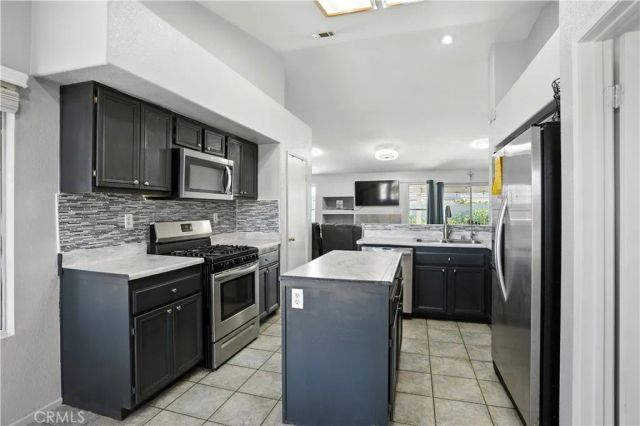 31309 Van Ruysdael Ln, Winchester, CA 92596