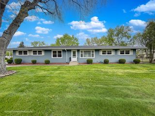 1402 Oakwood Court, Mchenry, IL 60050