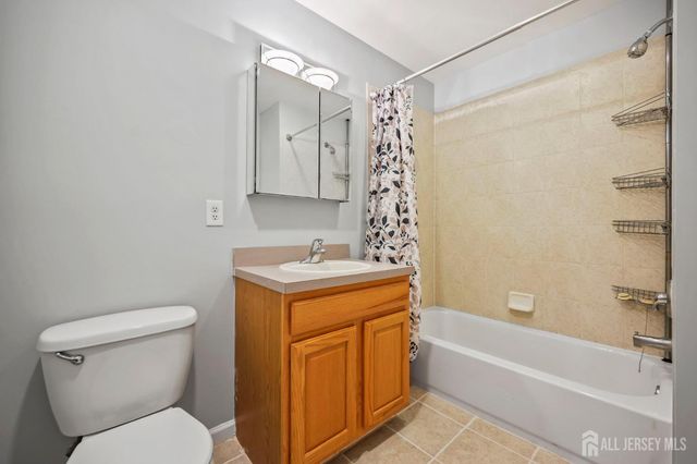 189 Sunshine Drive, Piscataway, NJ 08854