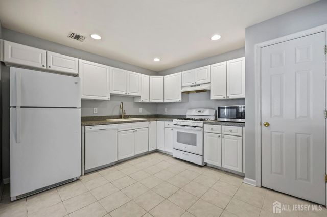 189 Sunshine Drive, Piscataway, NJ 08854