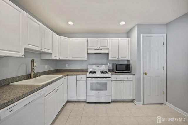 189 Sunshine Drive, Piscataway, NJ 08854