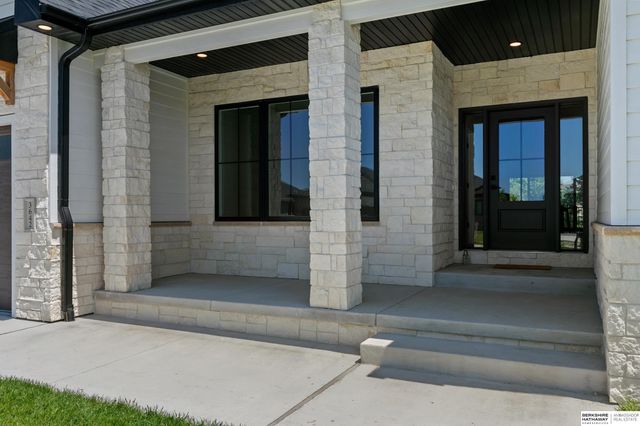 3642 Wilderness Hills Boulevard, Lincoln, NE 68516