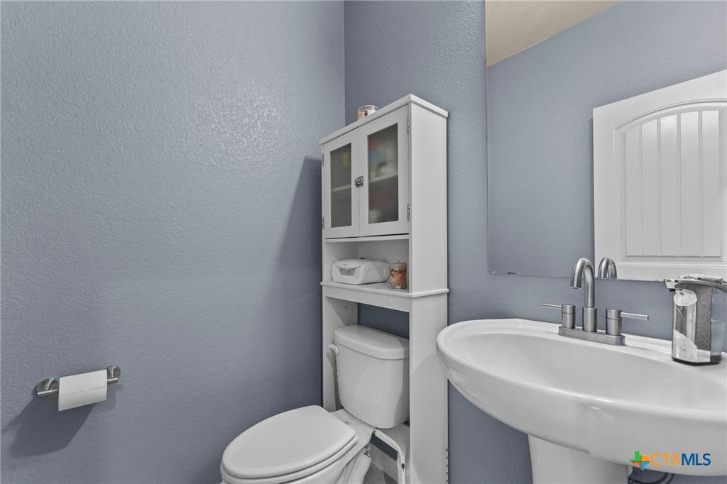 Image 10 of property listing at 673 sheridan park, New Braunfels, TX 78130