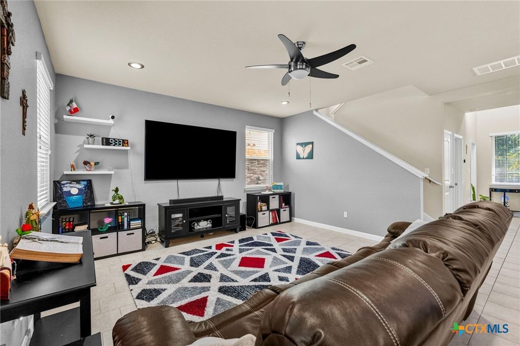 Image 12 of property listing at 673 sheridan park, New Braunfels, TX 78130