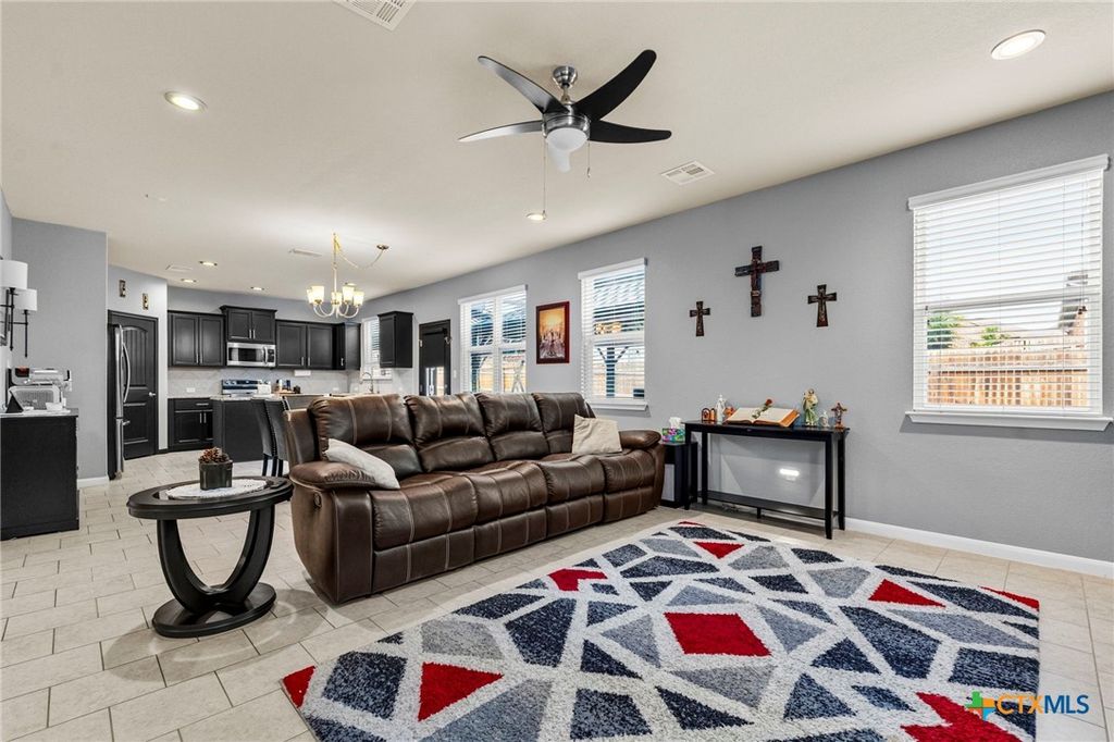 Image 14 of property listing at 673 sheridan park, New Braunfels, TX 78130