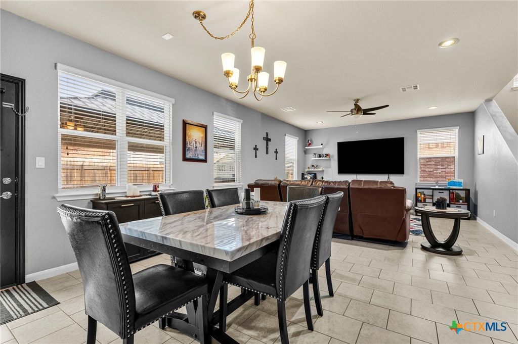 Image 16 of property listing at 673 sheridan park, New Braunfels, TX 78130