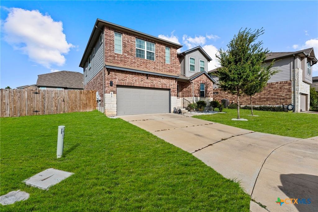 Image 2 of property listing at 673 sheridan park, New Braunfels, TX 78130