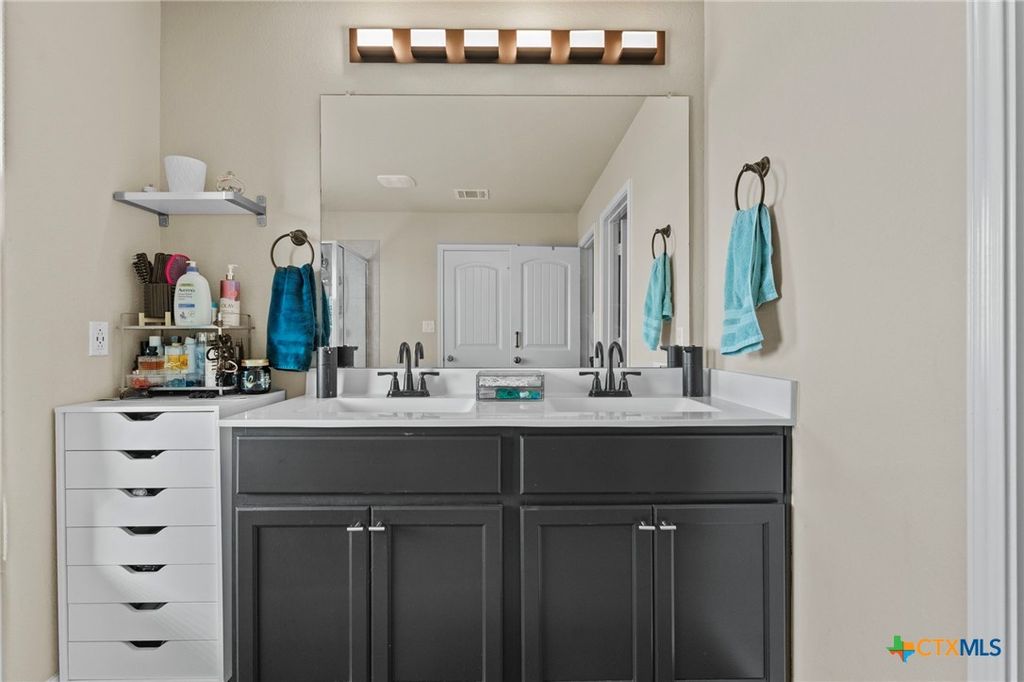 Image 37 of property listing at 673 sheridan park, New Braunfels, TX 78130