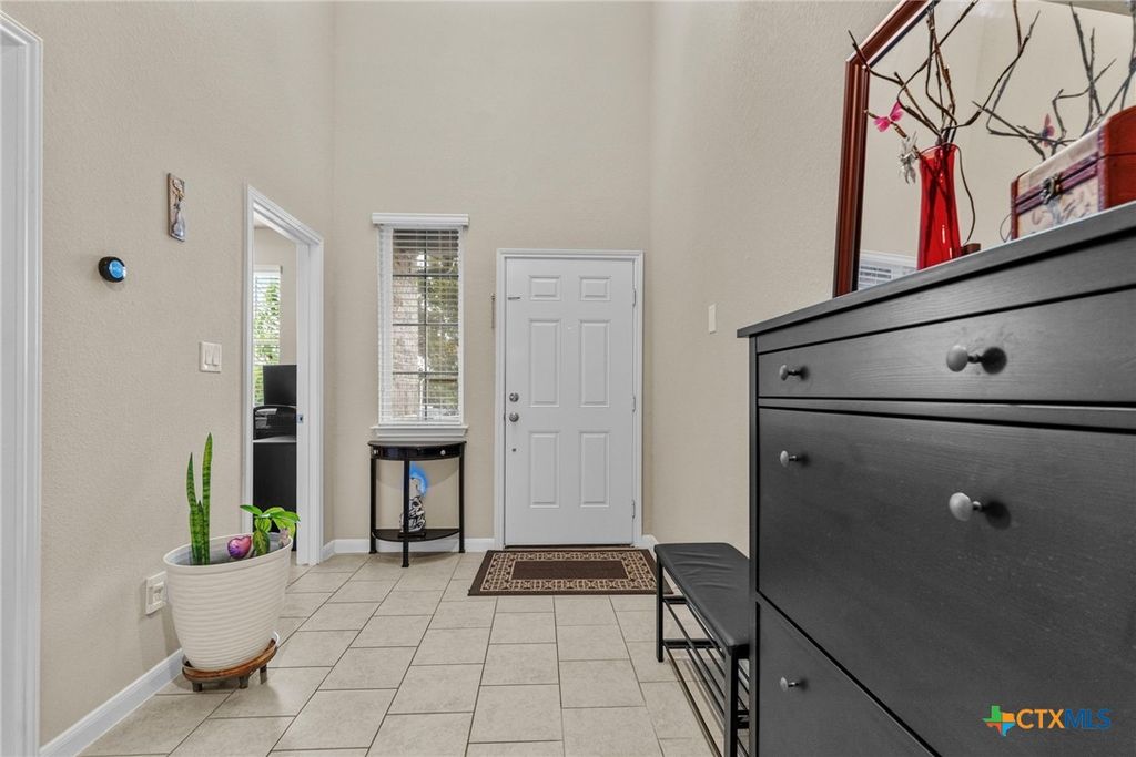Image 4 of property listing at 673 sheridan park, New Braunfels, TX 78130