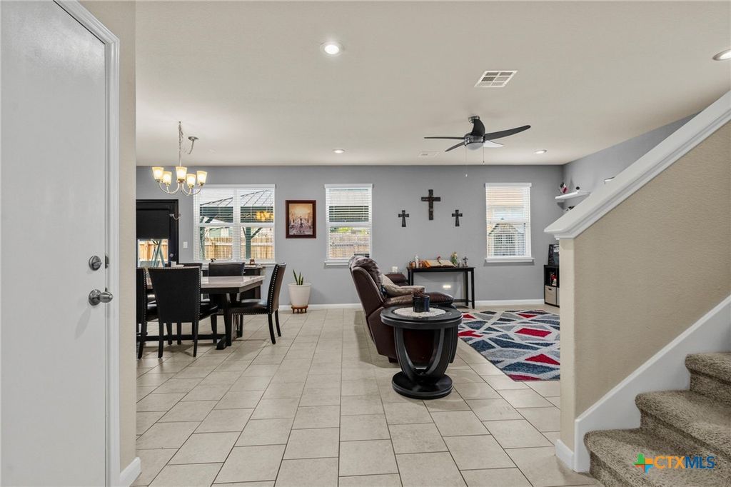 Image 6 of property listing at 673 sheridan park, New Braunfels, TX 78130