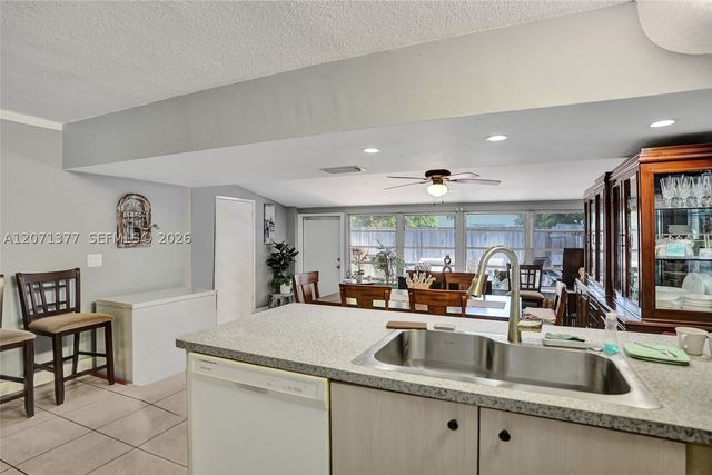 1477 NE 55th St, Fort Lauderdale, FL 33334