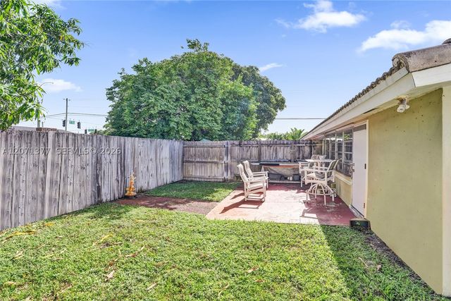 1477 NE 55th St, Fort Lauderdale, FL 33334