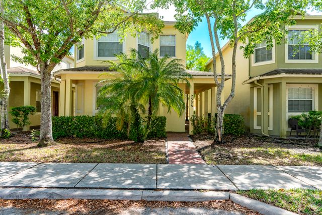 2558 SE Pineland Drive, Port St Lucie, FL 34952