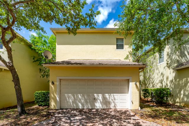 2558 SE Pineland Drive, Port St Lucie, FL 34952