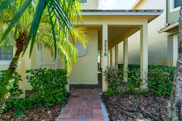 2558 SE Pineland Drive, Port St Lucie, FL 34952