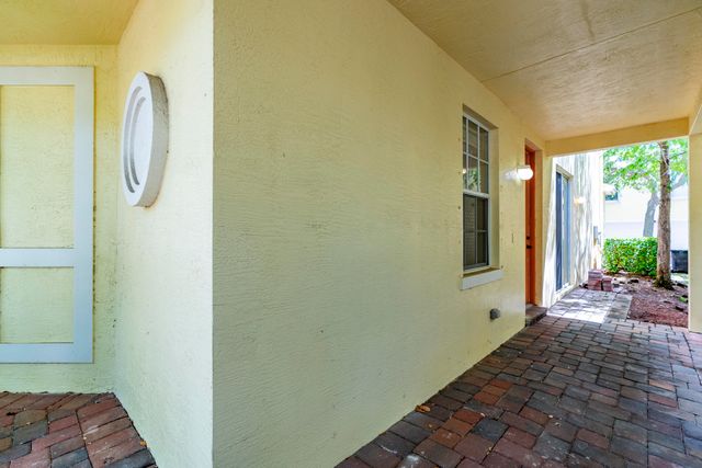 2558 SE Pineland Drive, Port St Lucie, FL 34952