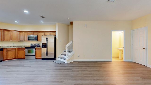 2558 SE Pineland Drive, Port St Lucie, FL 34952