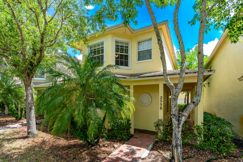 2558 SE Pineland Drive, Port St Lucie, FL 34952