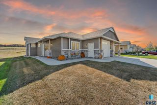 8605 W Bryggen Ct Court, Sioux Falls, SD 57107