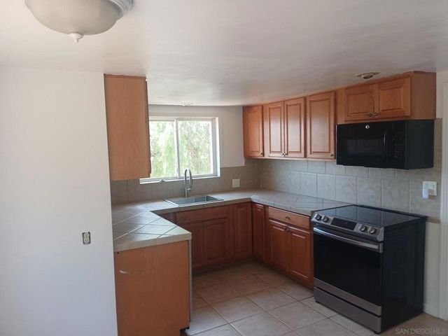2530 Cherimoya, Vista, CA 92084
