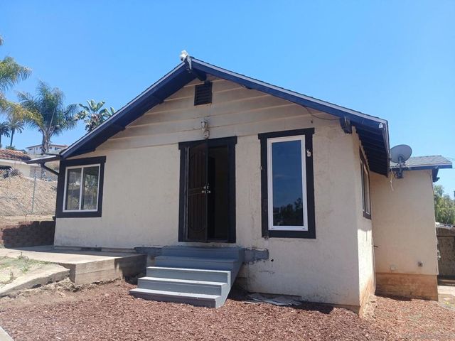 2530 Cherimoya, Vista, CA 92084